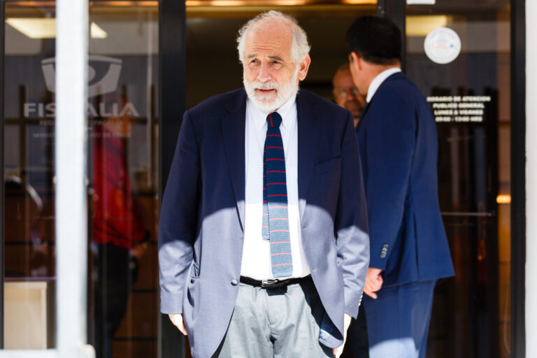 Caso Convenios: Ministro Montes entregó tres archivadores a la Fiscalía Regional de Antofagasta