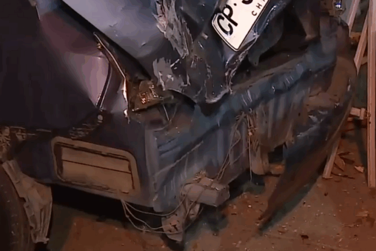 Conductor perdió el control de su auto y chocó con 5 casas en La Granja: Vehículo mantenía encargo por robo