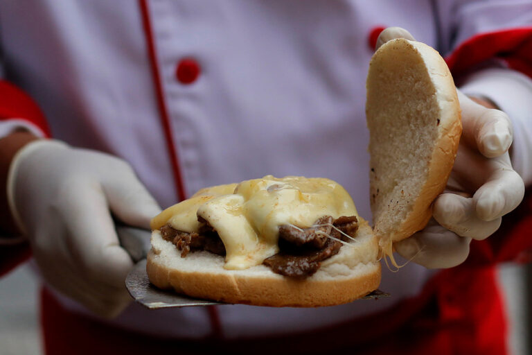 Día del Barros Luco: Presentan ruta de locales para disfrutar este tradicional sándwich