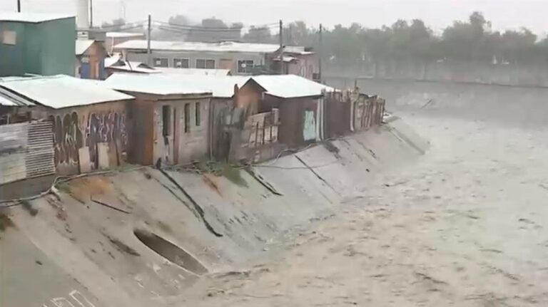 Sistema frontal: Intensan lluvias ponen en alerta por campamentos de la capital