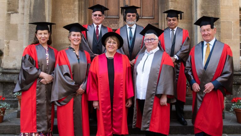 Universidad de Oxford reconoció a expresidenta Michelle Bachelet con título honorífico
