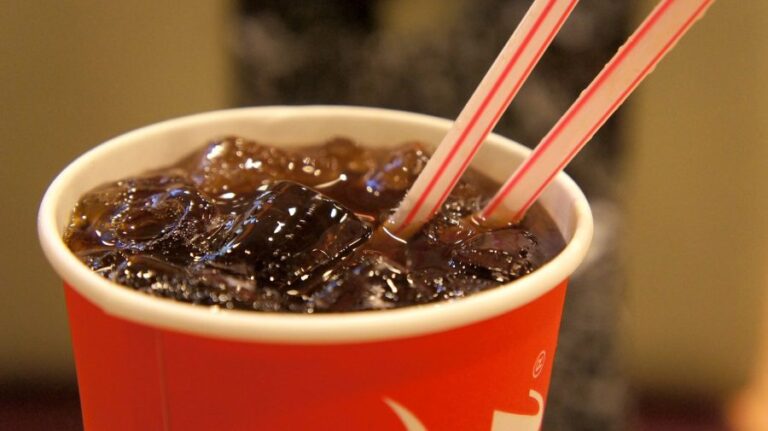OMS podría declarar al aspartamo como potencialmente cancerígeno: Está en bebidas y dulces