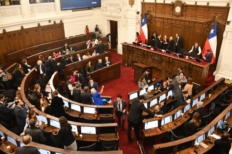 Consejo Constitucional: Bancadas ingresaron más de mil enmiendas al anteproyecto elaborado por la Comisión Experta