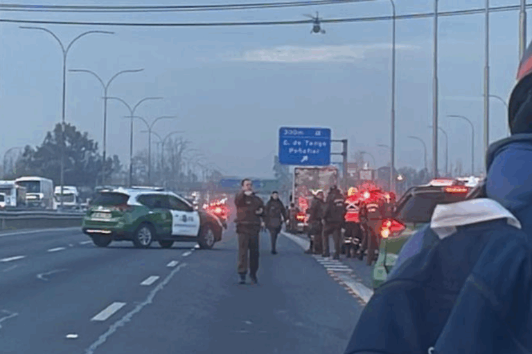 Dos sujetos fueron detenidos tras robar un camión en Renca: Un carabinero resultó herido durante la persecución