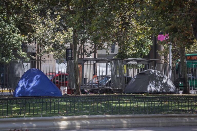 Subsecretaria Perales dice que cantidad de chilenos que viven en la calle por situación económica han disminuido el último año