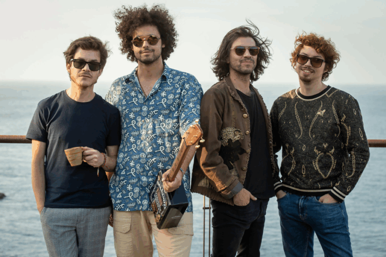 Quién es Cigarbox Man, el artista chileno pionero en el rock sustentable