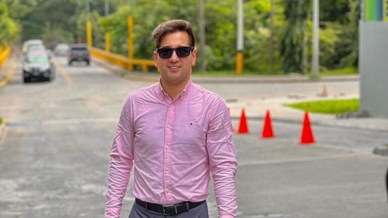 Javier Olivares anuncia regreso a Chile: “No tengo porque ocultar que soy de derecha