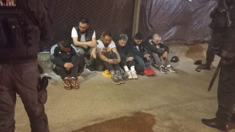 Detienen a hinchas de Colo Colo en Buenos Aires por incidentes tras partido contra Boca Juniors