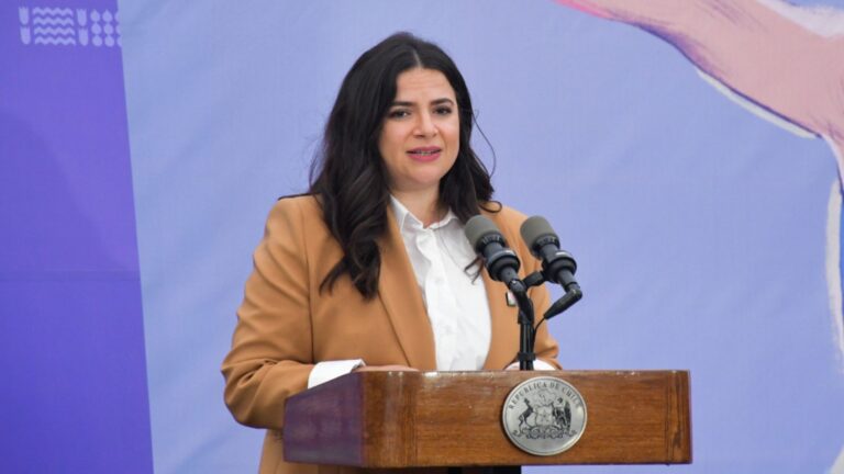 Ministra Orellana tras oficio presentado por Republicanos: “El desconocimiento del clítoris es problema de salud pública”