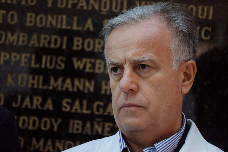 Exministro Santelices: “No es posible que cada vez que tengamos mayor circulación viral aislemos a los niños”