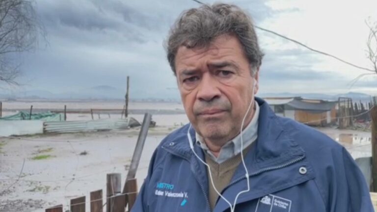 Ministro Valenzuela anuncia despliegue para rescatar a personas afectadas por inundación en Coltauco