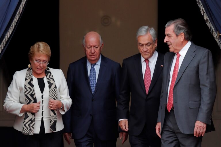Diputados presentan proyecto que busca eliminar dietas vitalicias de expresidentes