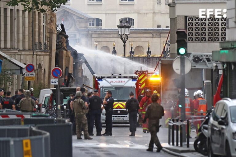 Francia: 29 heridos y 2 desaparecidos tras explosión en edificio de París