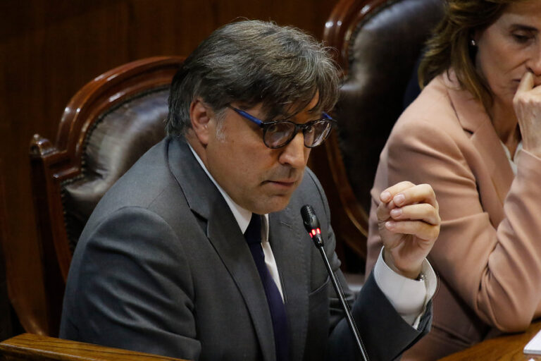 Francisco Cox defenderá al ministro Ávila ante la acusación constitucional: Mismo abogado que representó a Cubillos en 2019