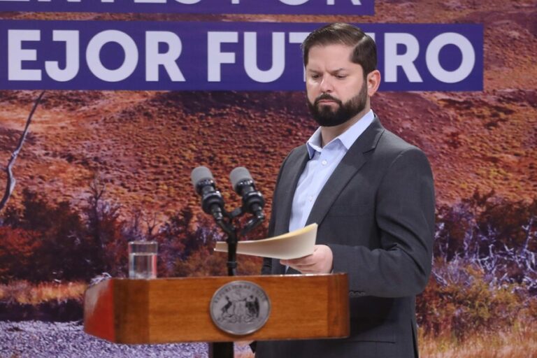 Gobierno condena filtración de reunión de Boric con parlamentarios: “El presidente estaba muy impactado”