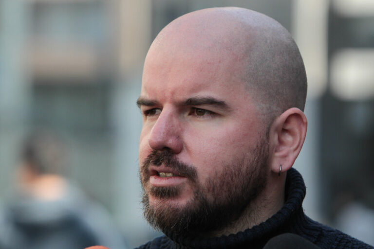 Increpan a ministro Jackson durante entrevista: 