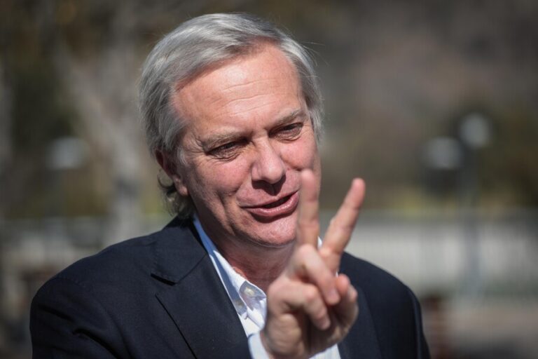 Tras caso convenios: Republicanos desarchivan antiguo proyecto de Kast para inhabilitar contratación de cónyuges y parientes