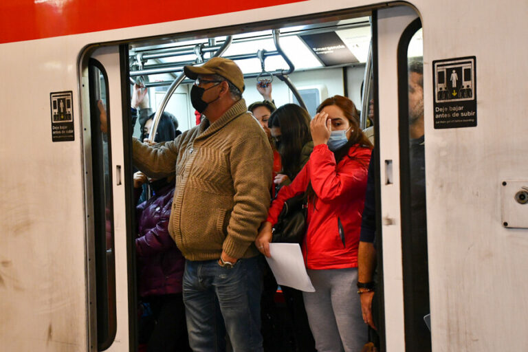 Minsal evalúa ampliar la obligatoriedad de mascarillas en el transporte público y otros espacios cerrados
