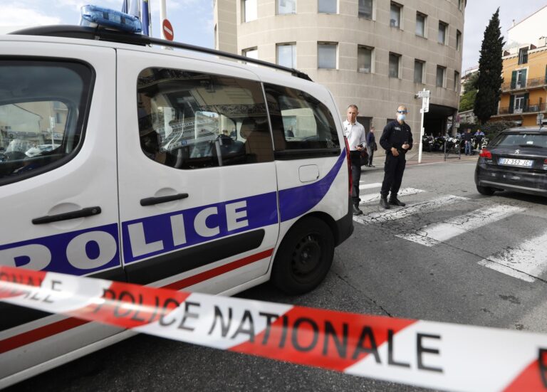 Francia: 4 niños en estado grave tras ataque con cuchillo