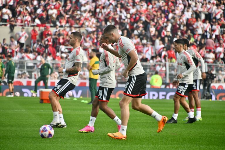 Hincha de River Plate muere tras caer de una tribuna en el estadio Monumental: Partido debió suspenderse