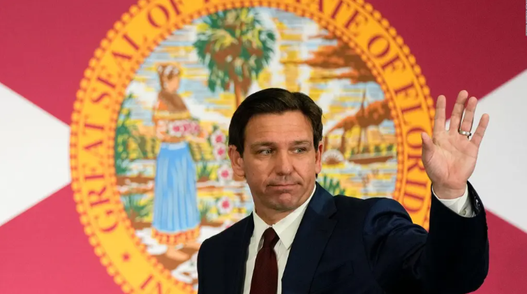 DeSantis firma presupuesto de US$ 117.000 millones para Florida: Incluye temas de campaña impulsados con dinero federal