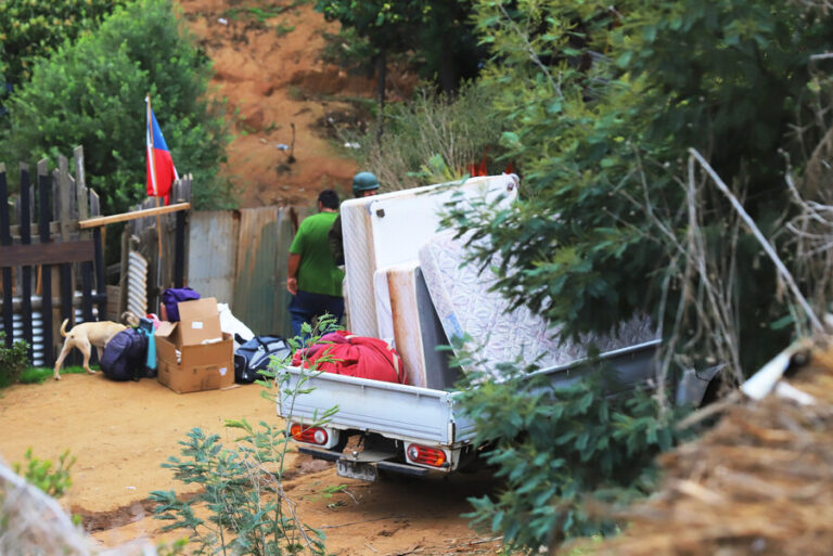 Columna de Álvaro Vergara: La mafia en las tomas