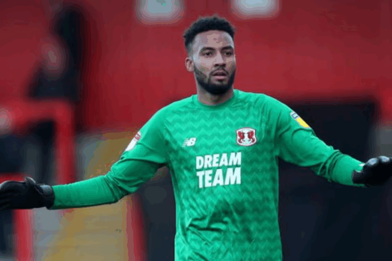 Lawrence Vigouroux llega a la Premier y es presentado con particular escena de comedia británica