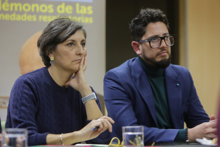 Crisis hospitalaria: Polémica por contradicciones del Ministerio de Salud sobre Clínica Las Condes