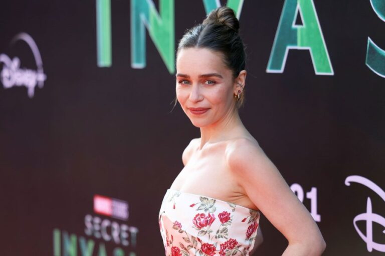 Emilia Clarke reveló que casi atropella a Samuel L. Jackson en un set de grabación: 