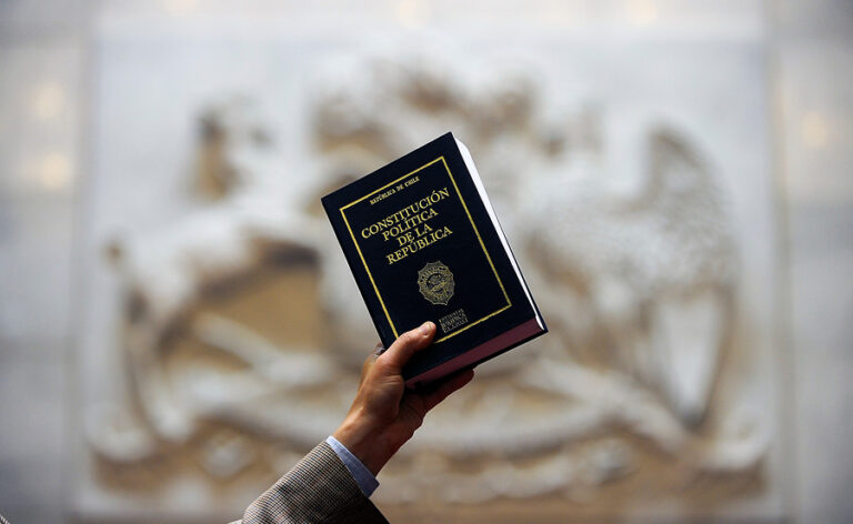 Encuesta Research: Idea de rechazar la nueva Constitución alcanzó un 23%