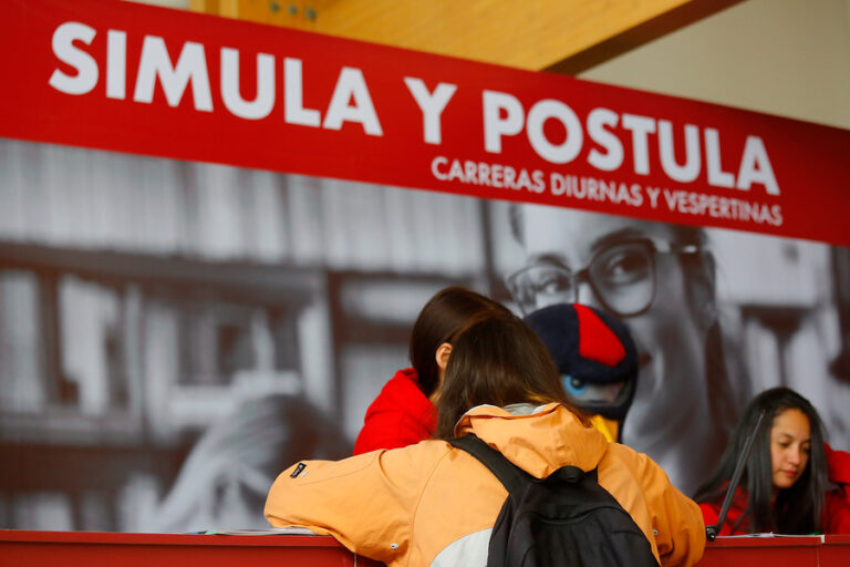 Educación Superior: Encuesta reveló que 57% de jóvenes vulnerables desconoce requisitos para acceder a la gratuidad