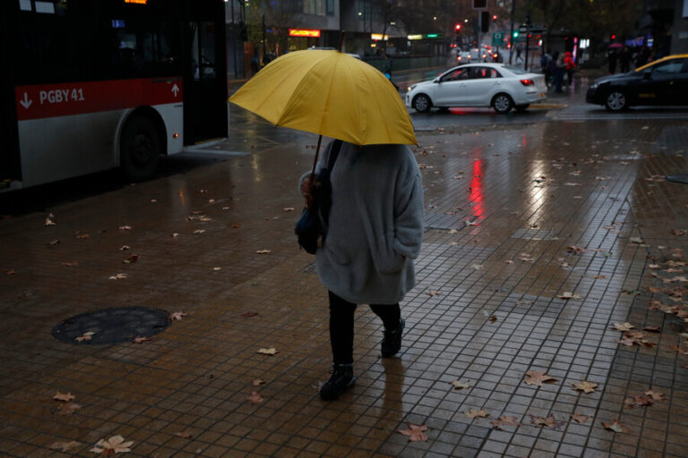Dirección Meteorológica de Chile pronosticó precipitaciones en siete regiones para este jueves