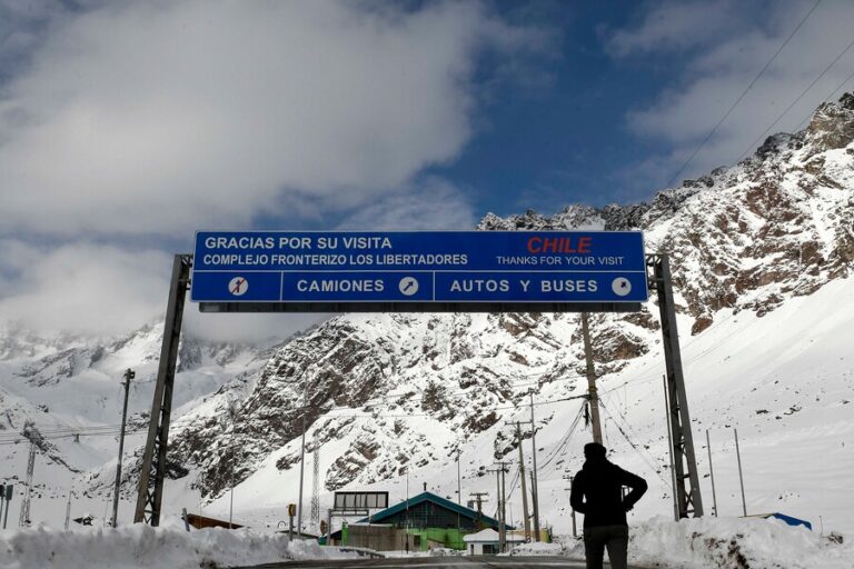 Paso Los Libertadores cerrará este miércoles ante sistema frontal y nevadas en la cordillera