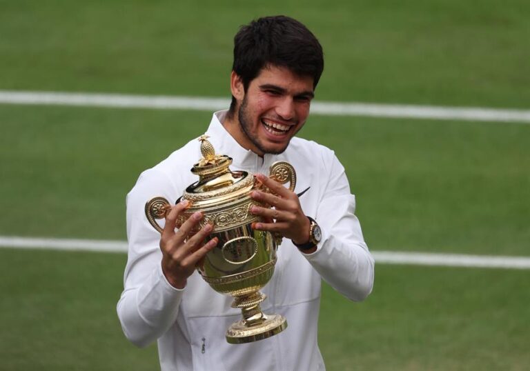 Carlos Alcaraz gana Wimbledon 2023 tras vencer a Novak Djokovic en emocionante final a 5 sets