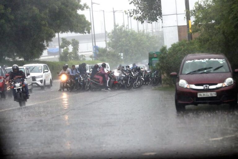 Suben a 22 los muertos por las incesantes lluvias en el norte de la India