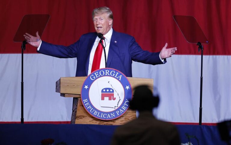 Donald Trump sugiere iniciar juicio político contra Joe Biden por supuestos fondos recibidos de empresa china