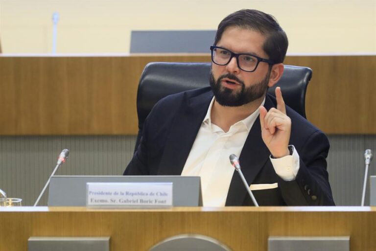 Pdte. Boric defiende ante empresarios en España el potencial de Chile en energías limpias