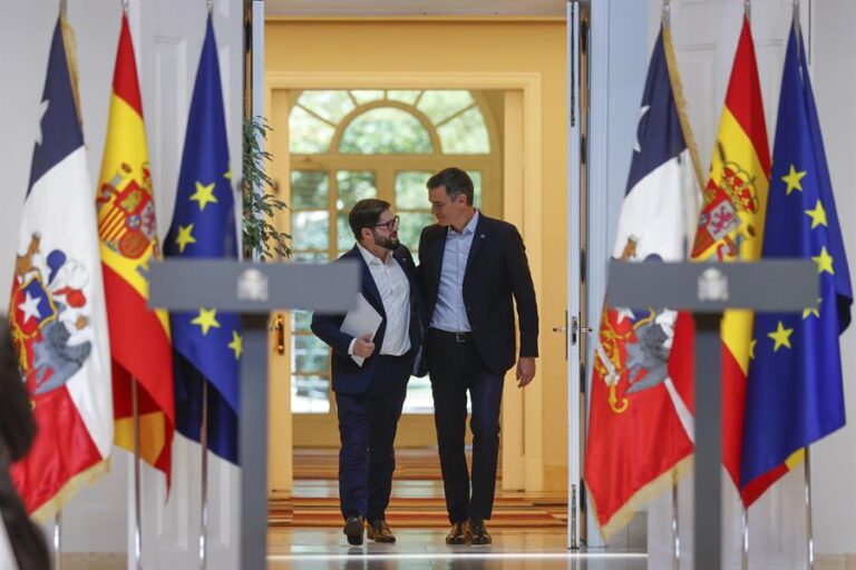 Gira presidencial: Chile y España firman acuerdos en ciberseguridad, producción cultural y memoria histórica