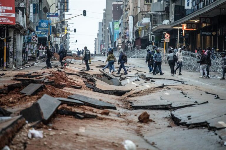 Sudáfrica: Al menos un muerto y 48 heridos tras explosión