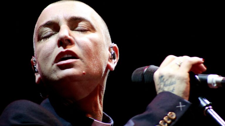 Recuerdo de la primera visita de Sinéad O’Connor a Chile: Realizó un homenaje a Rodrigo Rojas de Negri