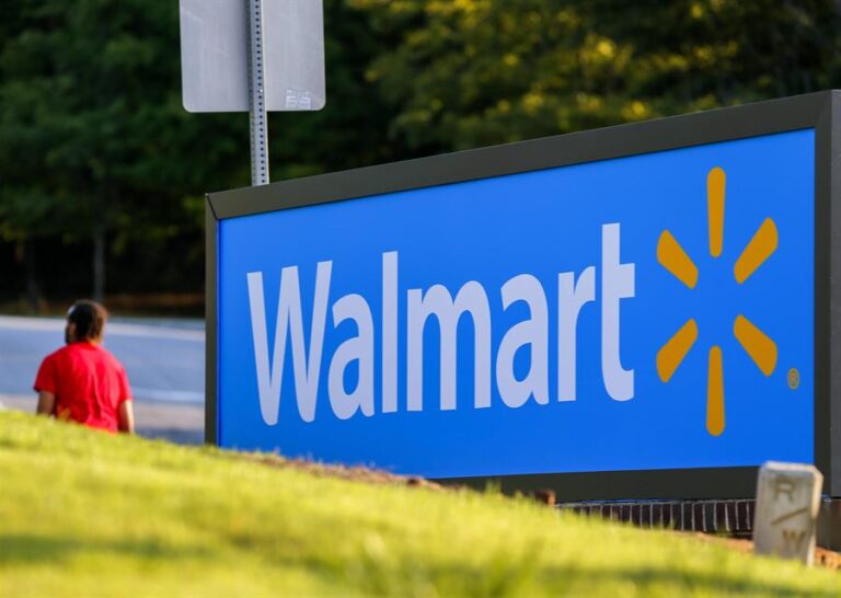 Estados Unidos: Arrestan a tres involucrados en tiroteo fuera de tienda Walmart que dejó un muerto