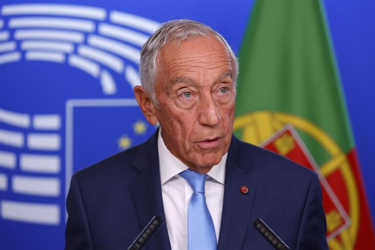 Presidente de Portugal sufre un desmayo y es trasladado al hospital 