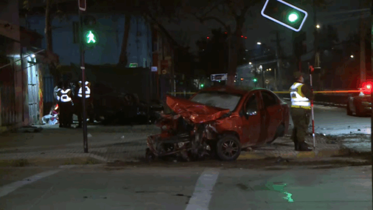 Grave accidente vehicular en San Joaquín deja a funcionario municipal en riesgo vital