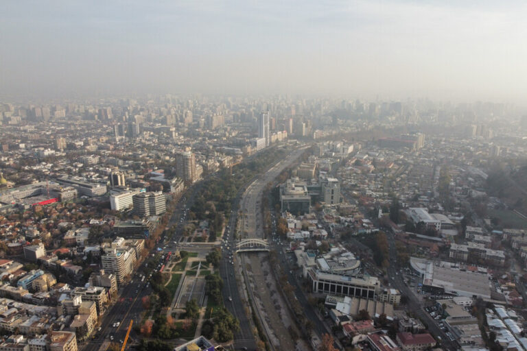 Decretan tercera alerta ambiental consecutiva para este sábado en la Región Metropolitana