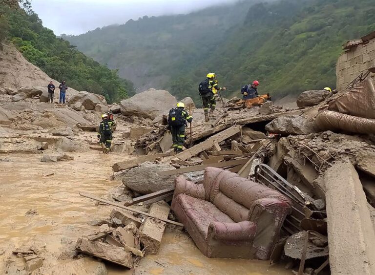 Colombia: Más de 100 familias fueron evacuadas de zona donde una avalancha mató a 21 personas