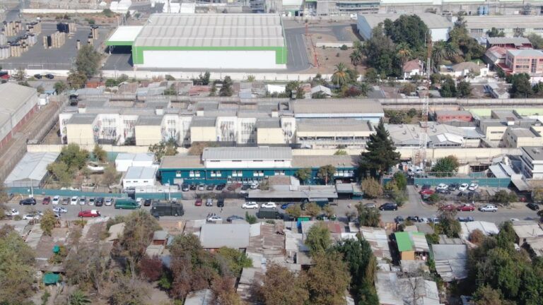 Gendarmería y la policía trabajan en la recaptura de interno fugado de la cárcel de Puente Alto