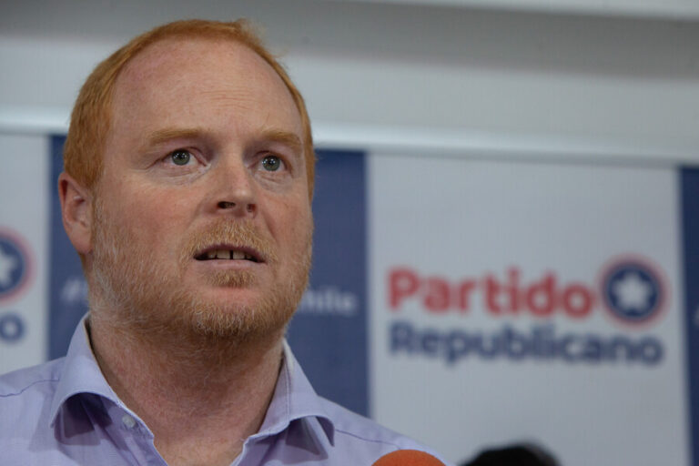 Rojo Edwards a ministro Jackson por Caso Convenios: 