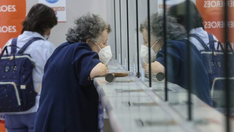 Columna de Carolina Abuauad: De pensiones, espejos y opciones