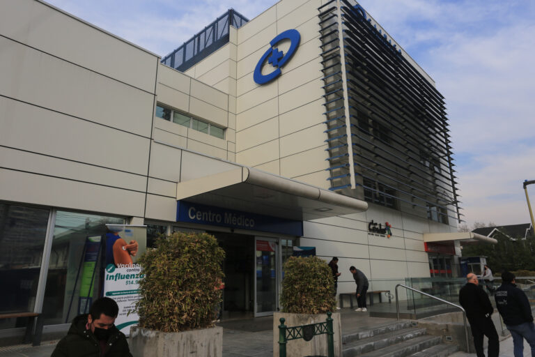 Clínica Las Condes presentó querella por sustracción de 57 muestras cadavéricas en su Centro de Simulación