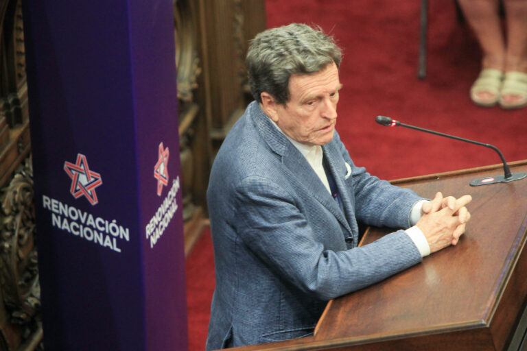 Carlos Larraín regresa a la política pública: Disputará la dirección de Renovación Nacional con 